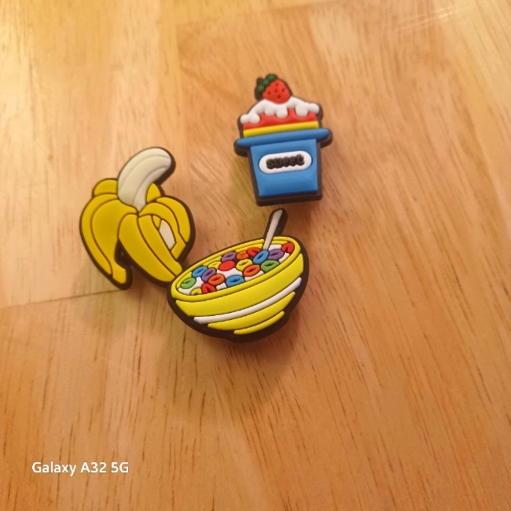 3 shoe charm breakfast
